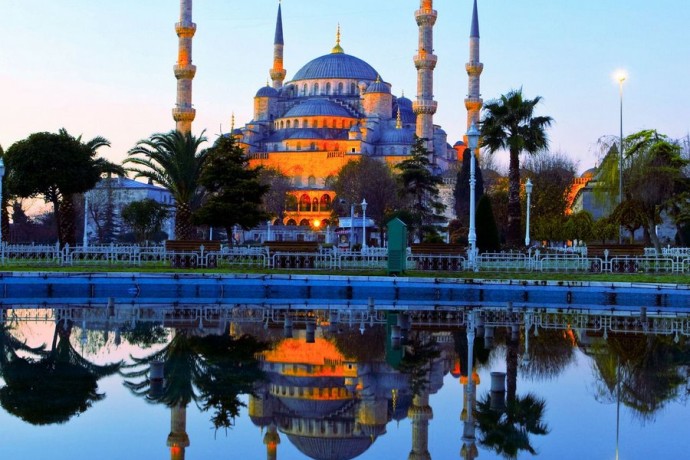 Full Day: Classic Istanbul Tour Including Blue Mosque, Hippodrome, Hagia Sophia and Topkapi Palace