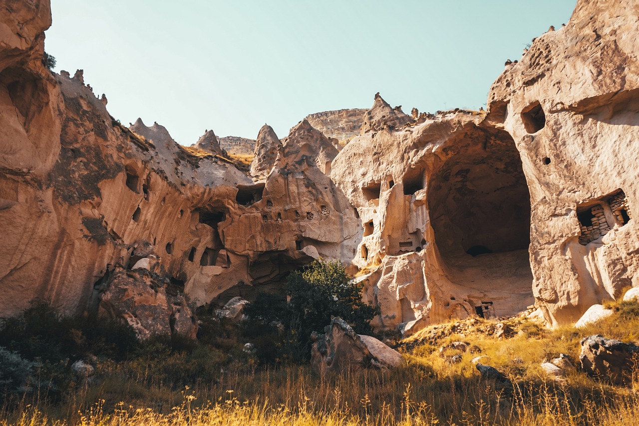 1547_a20ac72a-789d-4099-8a01-5de6c8e92d0b_cave-6683422_1280.jpg