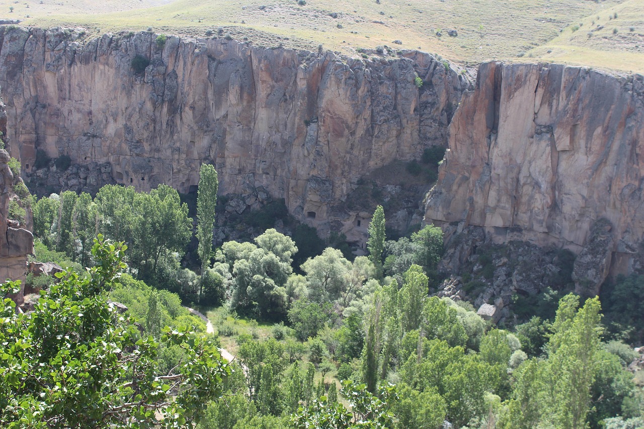 1547_b3b7ae1d-c480-409c-89ae-7e4b76d4fc9f_ihlara-valley-606467_1280.jpg