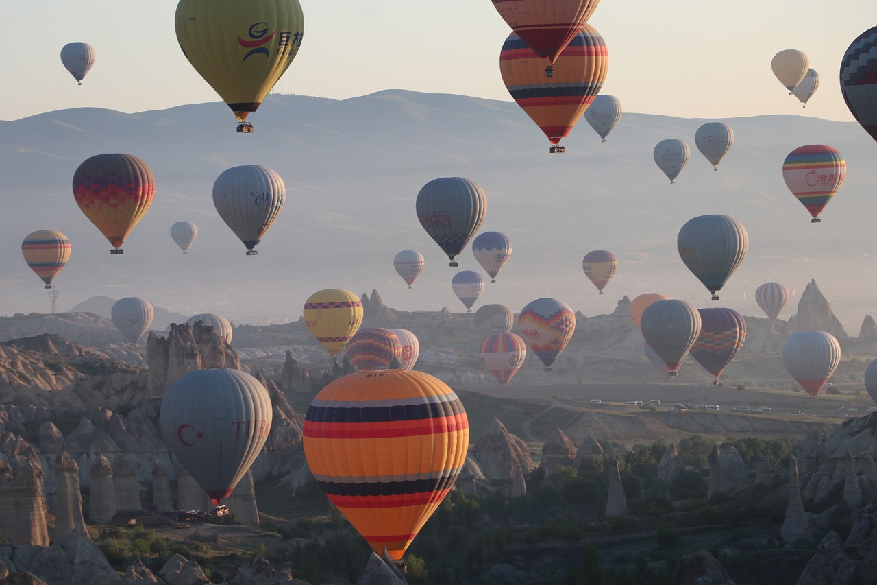 1547_cbd56b12-af99-44b9-866d-032bfec797ab_hot-air-balloon-7217174_1280.jpg